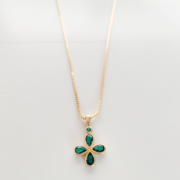 Four Leaf Clover Necklace | 14k Gold Filled - Picture 5 of 8